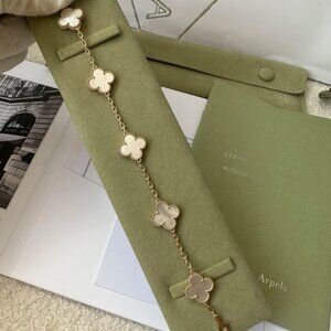 Van cleef & Arpels white bracelet ✅